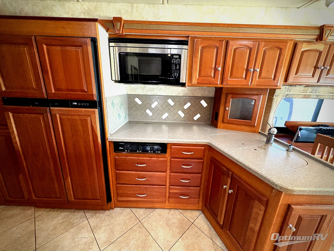 2012 Winnebago Adventurer 37F Photo 12