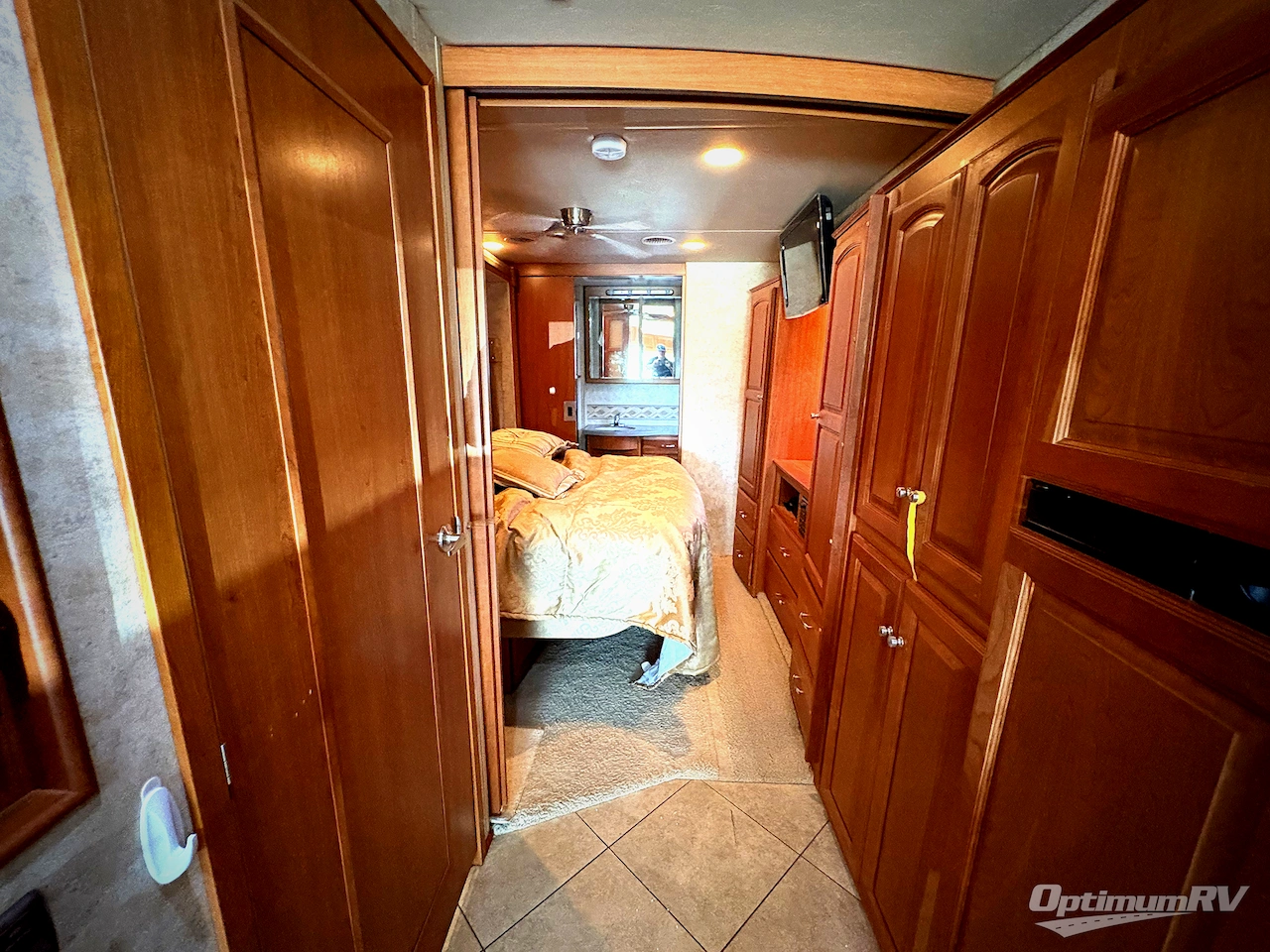 2012 Winnebago Adventurer 37F Photo 13