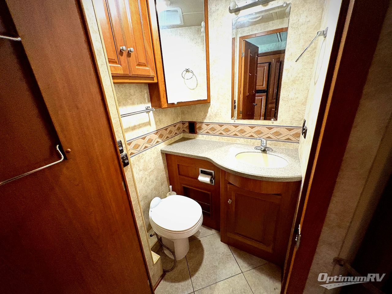 2012 Winnebago Adventurer 37F Photo 14