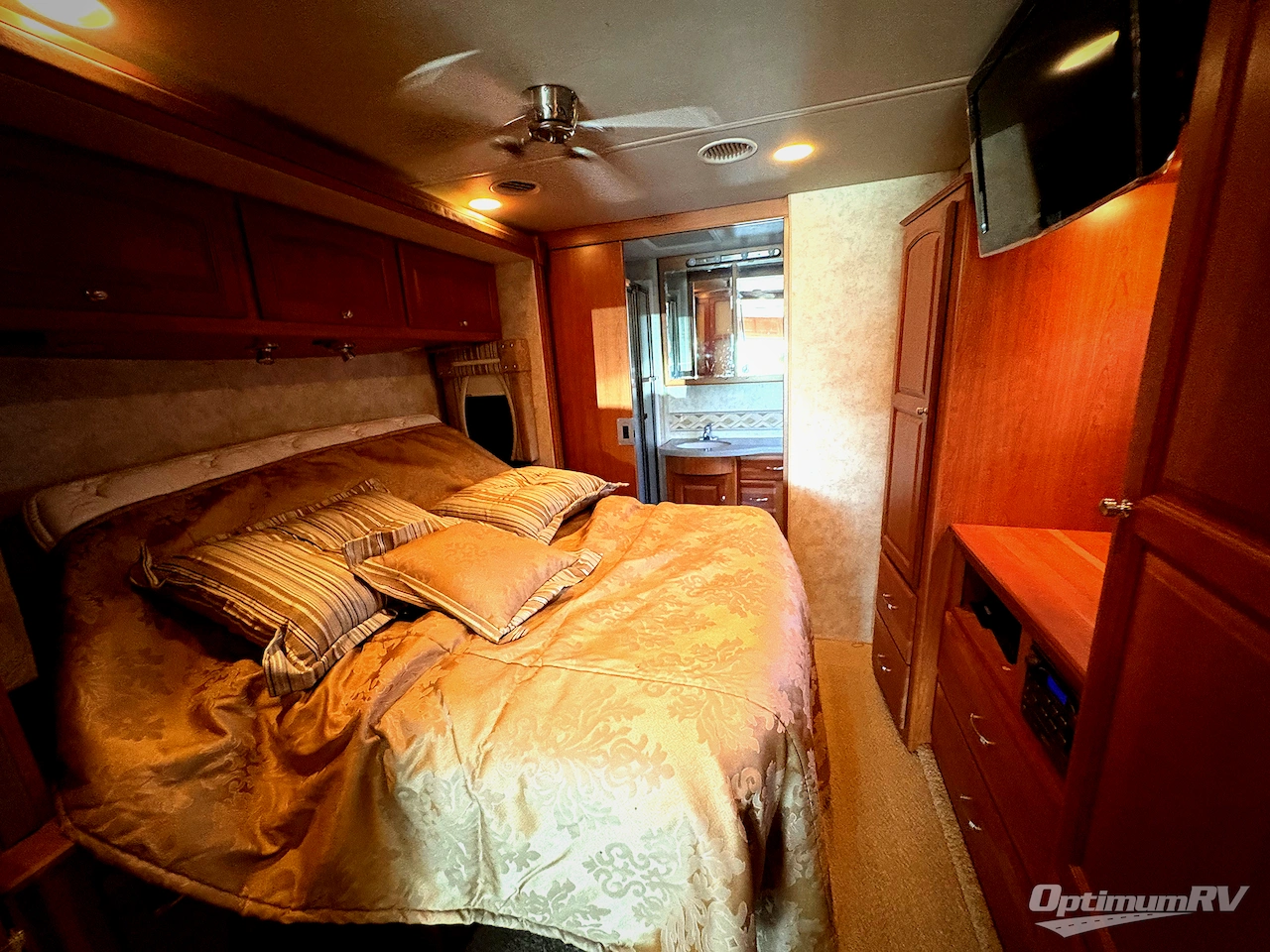 2012 Winnebago Adventurer 37F Photo 15