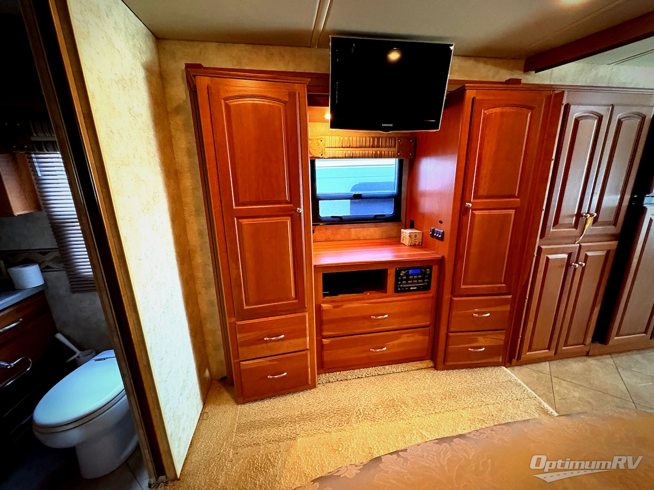 2012 Winnebago Adventurer 37F Photo 17