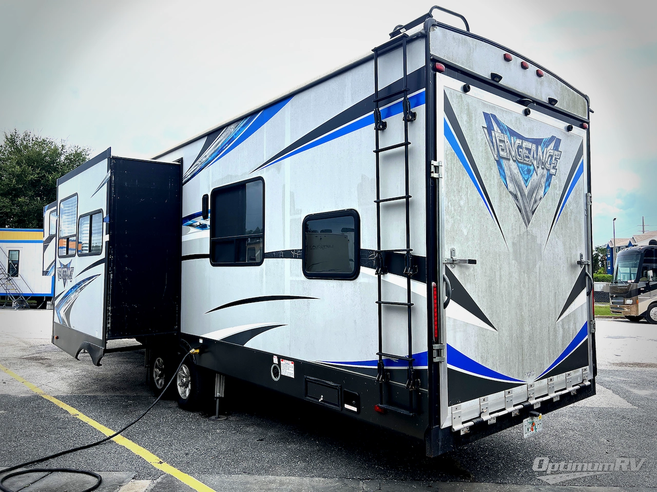 2018 Forest River Vengeance 320A Photo 2
