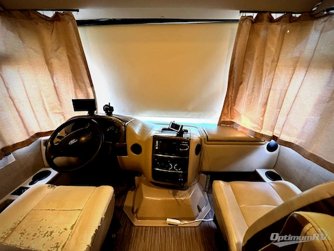 2018 Thor Vegas 25.3 RV Photo 2