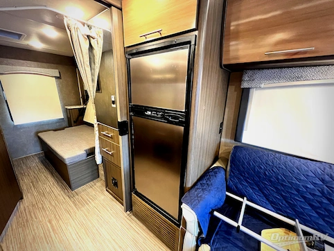 2018 Thor Vegas 25.3 RV Photo 3