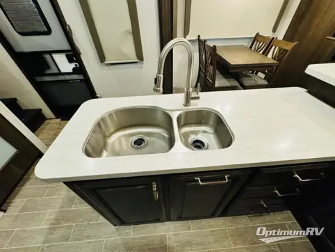 2021 Keystone Avalanche 338GK RV Photo 3