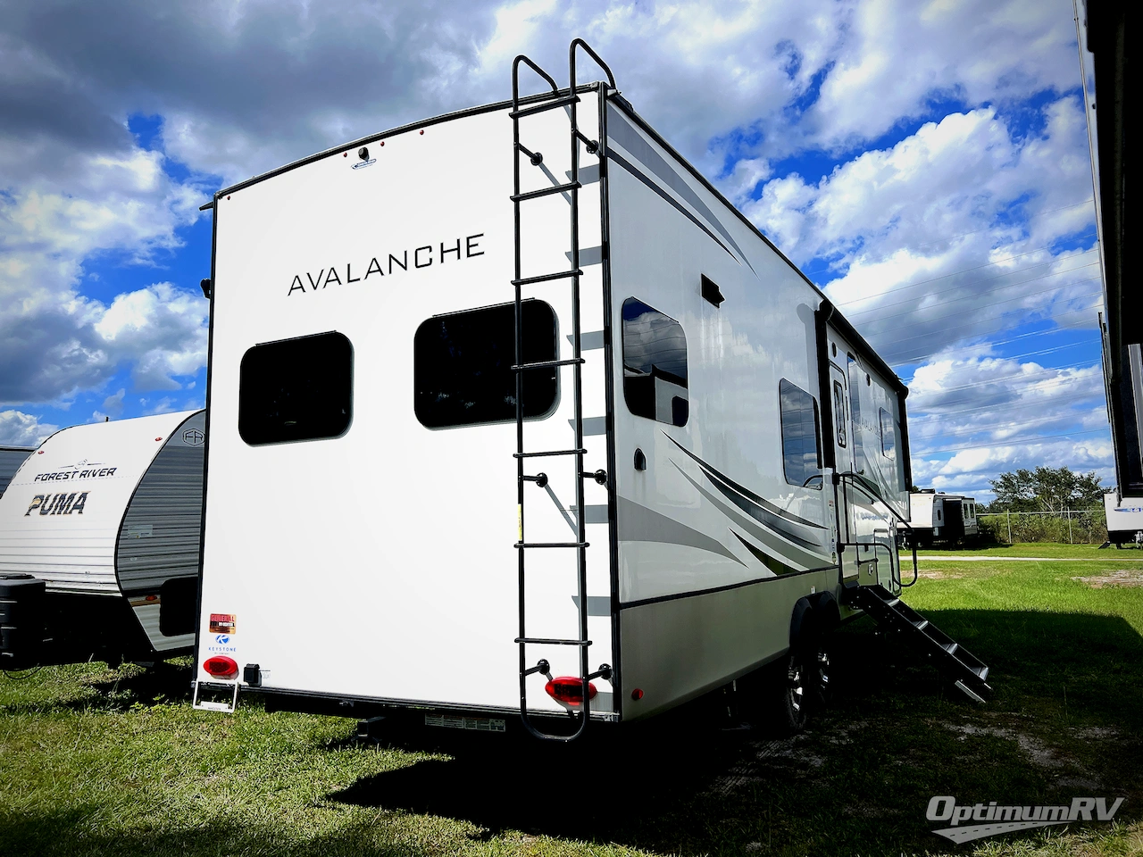 2023 Keystone Avalanche 295RK Photo 3
