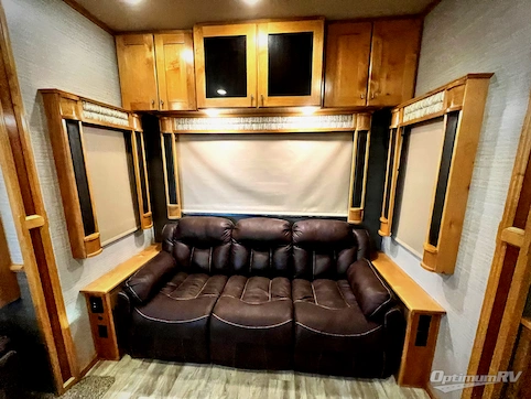 2020 VanLeigh Vilano 370GB RV Photo 3