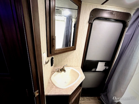 2019 Forest River Cherokee Alpha Wolf 26DBH-L RV Photo 4