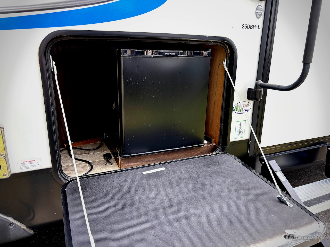 2019 Forest River Cherokee Alpha Wolf 26DBH-L Photo 18