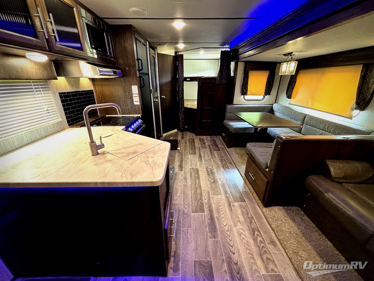 2019 Forest River Cherokee Alpha Wolf 26DBH-L Photo 4