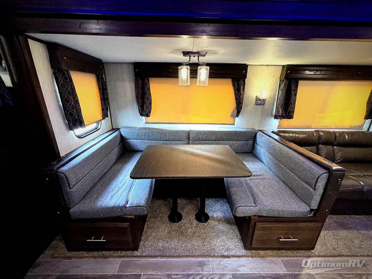 2019 Forest River Cherokee Alpha Wolf 26DBH-L Photo 11