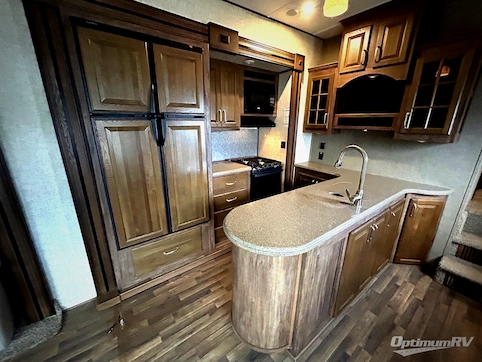 2016 Keystone Avalanche 331RE RV Photo 2