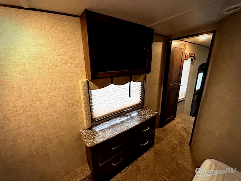 2016 Keystone Avalanche 331RE RV Photo 3