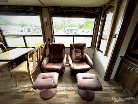 2016 Keystone Avalanche 331RE RV Photo 4
