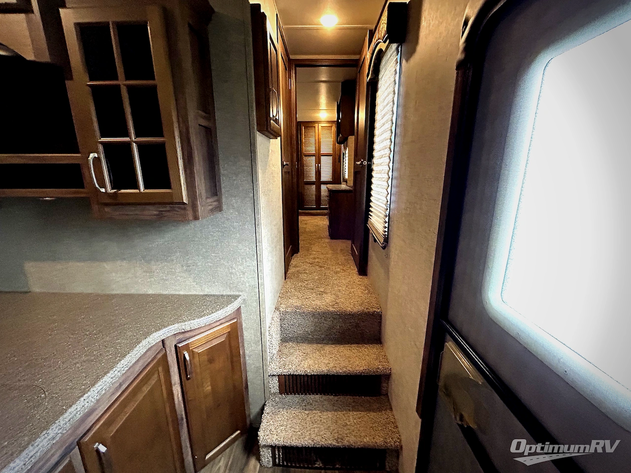 2016 Keystone Avalanche 331RE Photo 7