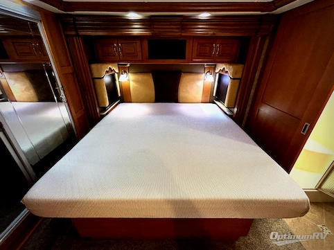 2013 Fleetwood Discovery 36J RV Photo 4