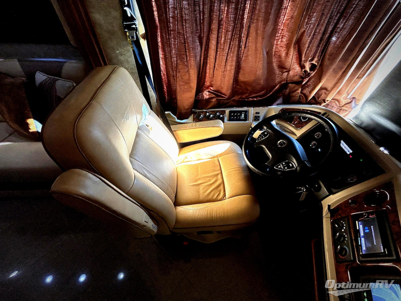 2013 Fleetwood Discovery 36J Photo 7