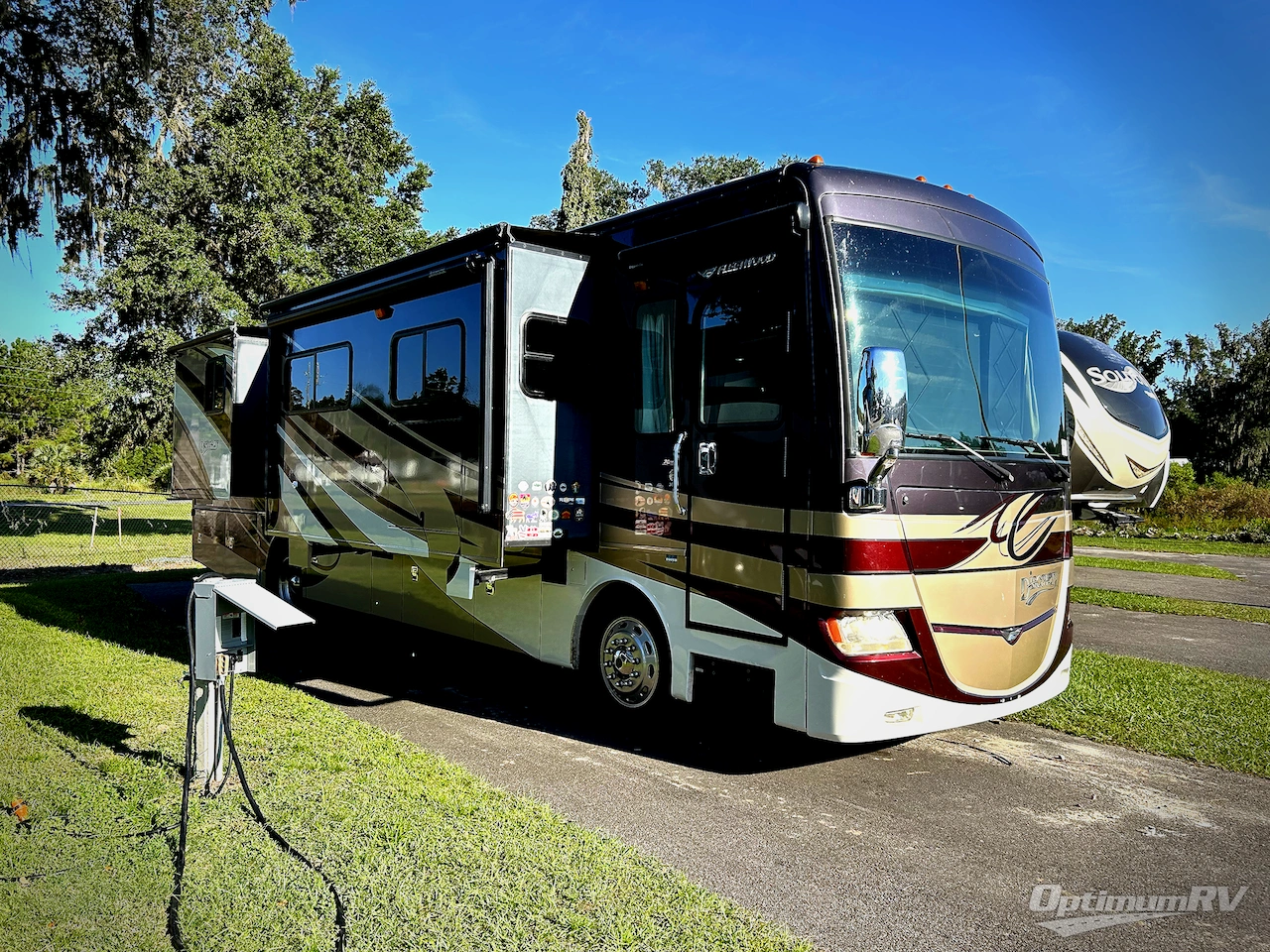 2013 Fleetwood Discovery 36J Photo 1