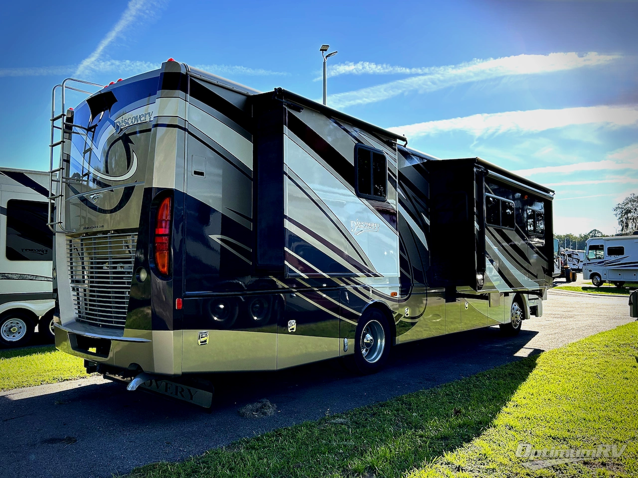 2013 Fleetwood Discovery 36J Photo 2