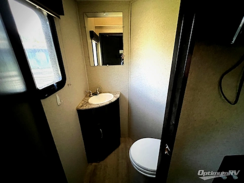 2016 Grand Design Momentum M-Class 350M RV Photo 3