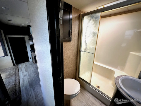 2016 Grand Design Momentum M-Class 350M RV Photo 4