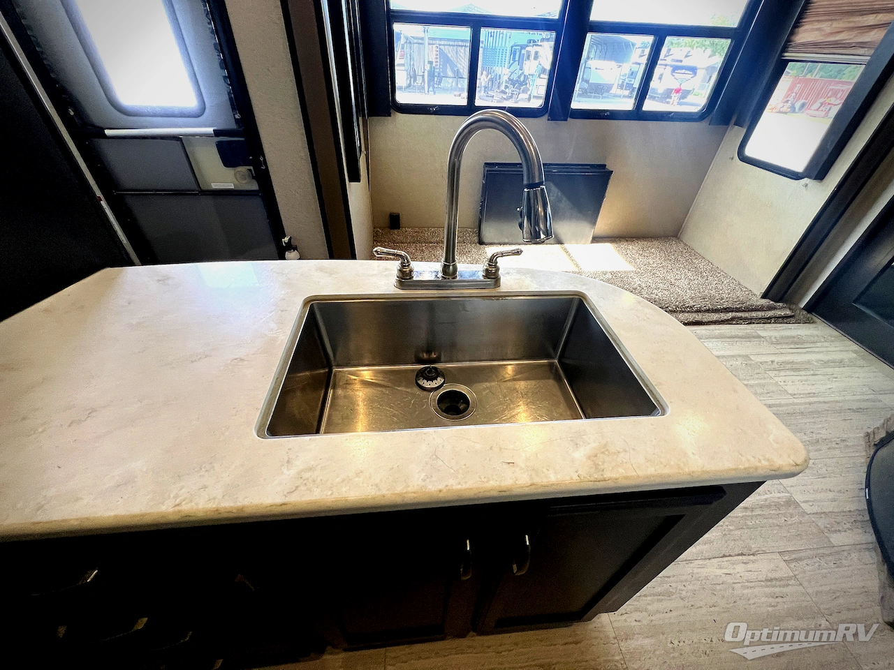 2016 Grand Design Momentum M-Class 350M Photo 8