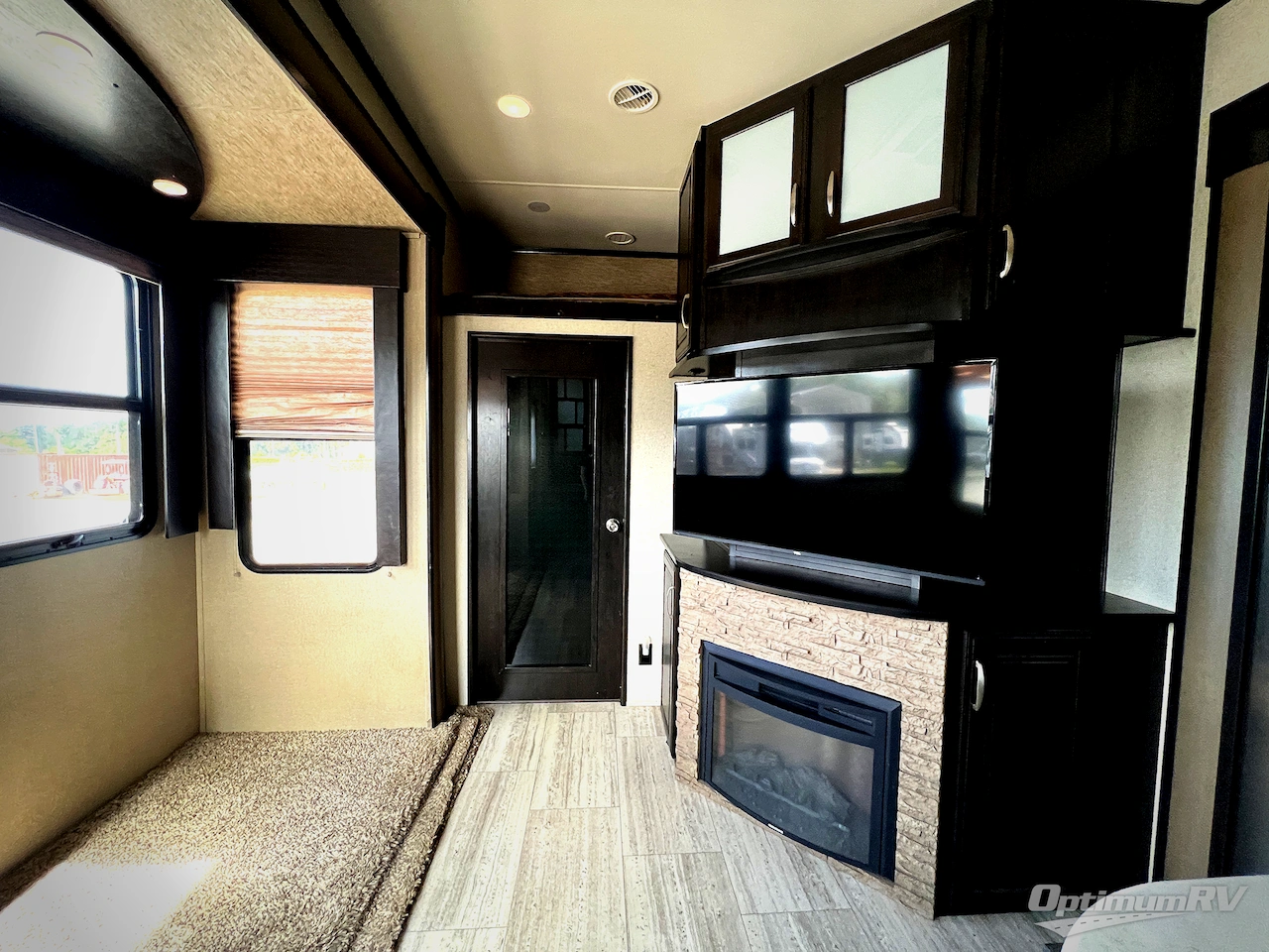 2016 Grand Design Momentum M-Class 350M Photo 12