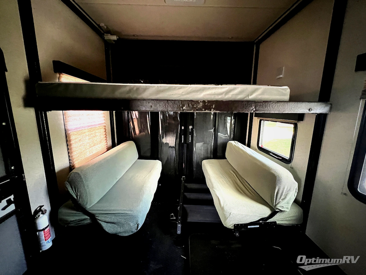 2016 Grand Design Momentum M-Class 350M Photo 13