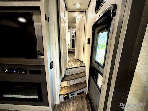 2022 Keystone Fuzion 430 RV Photo 2