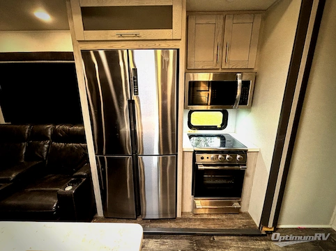 2022 Keystone Fuzion 430 RV Photo 4