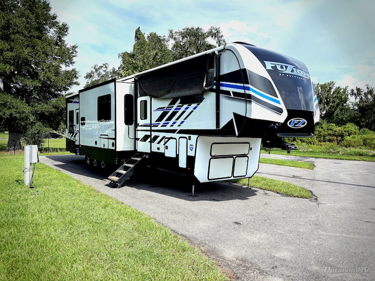 2022 Keystone Fuzion 430 RV Photo 1