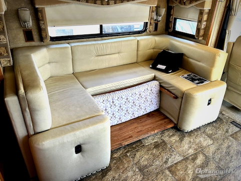 2013 Winnebago Sightseer 30A RV Photo 2