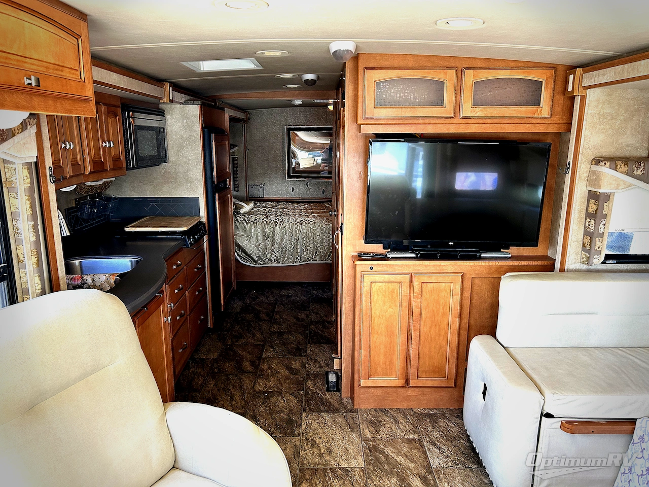 2013 Winnebago Sightseer 30A Photo 5
