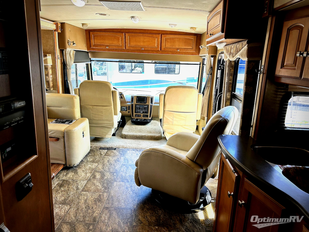 2013 Winnebago Sightseer 30A Photo 6