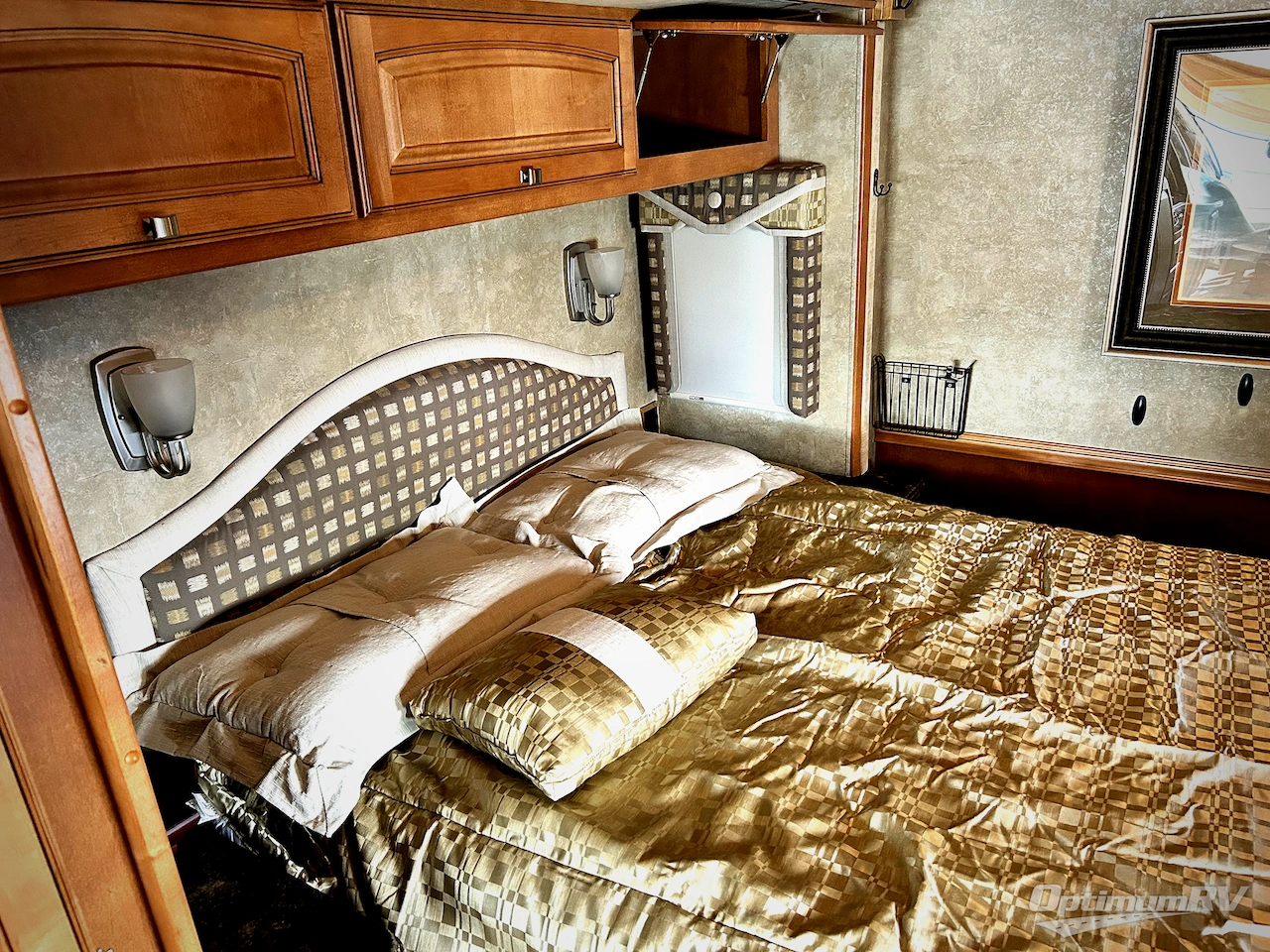 2013 Winnebago Sightseer 30A Photo 12