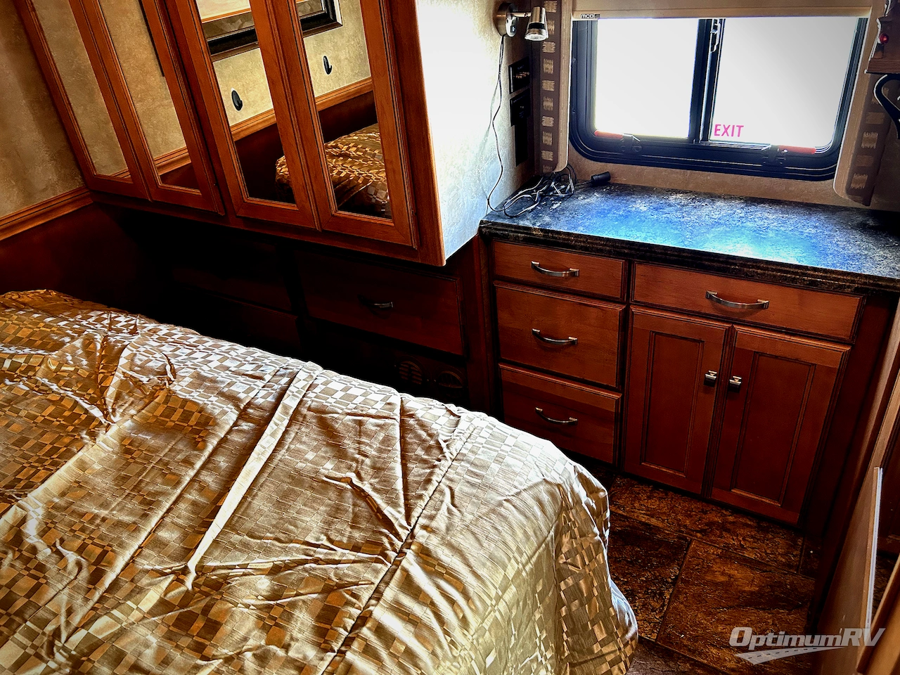2013 Winnebago Sightseer 30A Photo 14