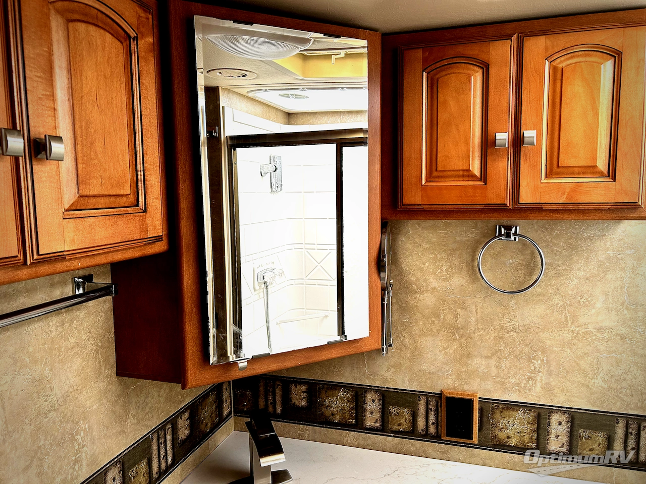 2013 Winnebago Sightseer 30A Photo 15