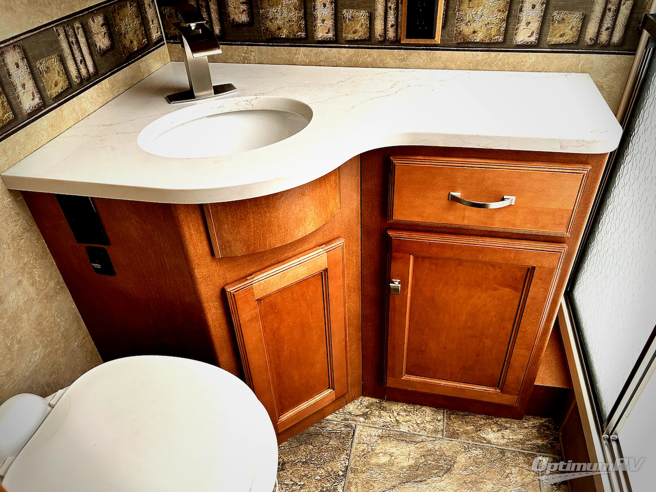 2013 Winnebago Sightseer 30A Photo 16