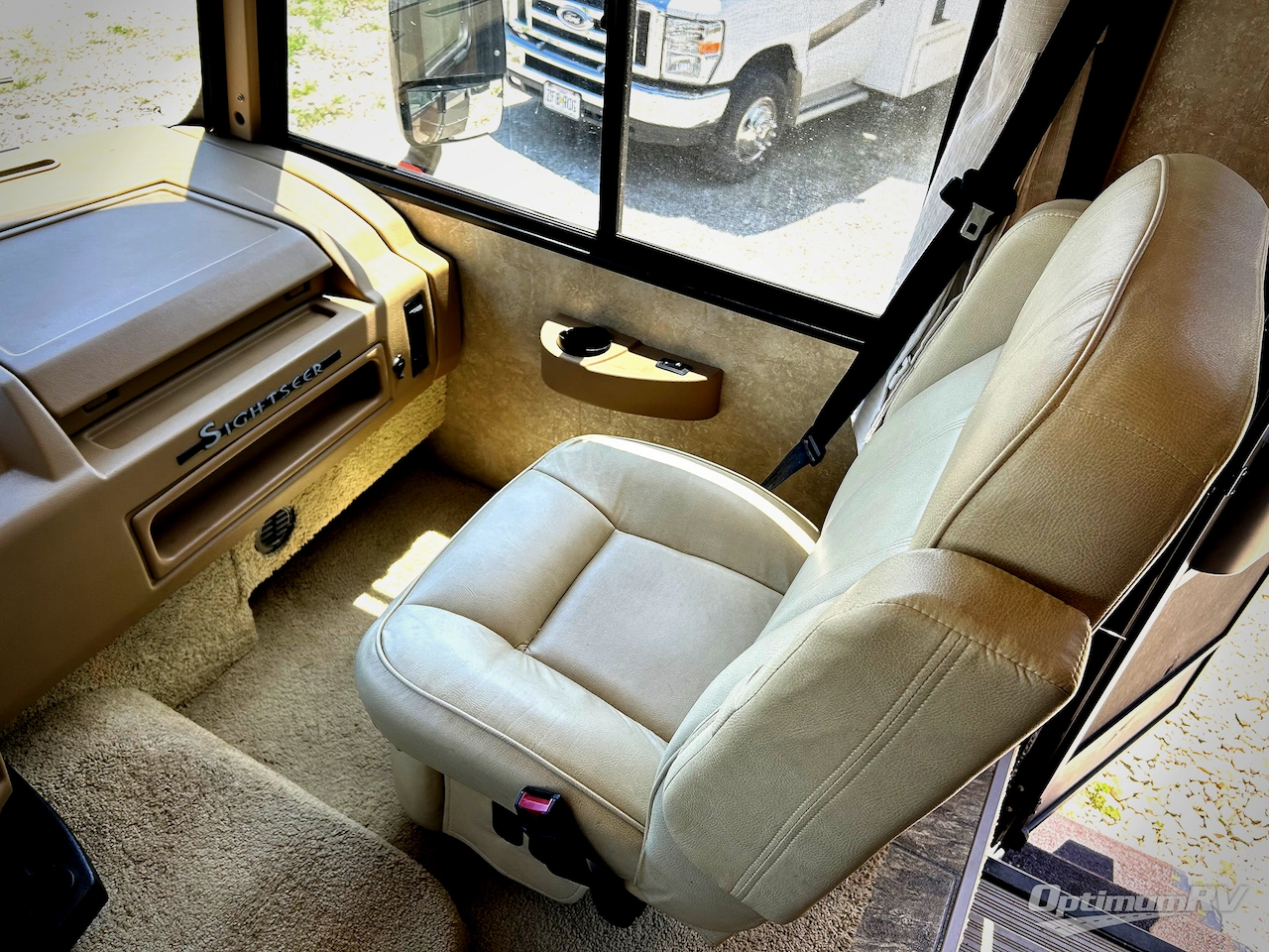2013 Winnebago Sightseer 30A Photo 20