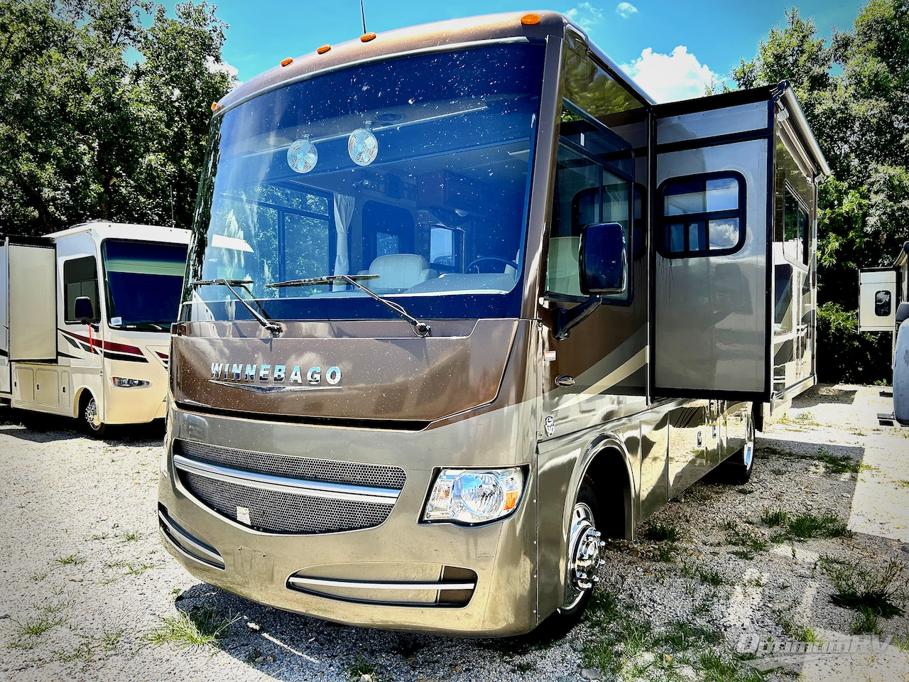 2013 Winnebago Sightseer 30A Photo 2