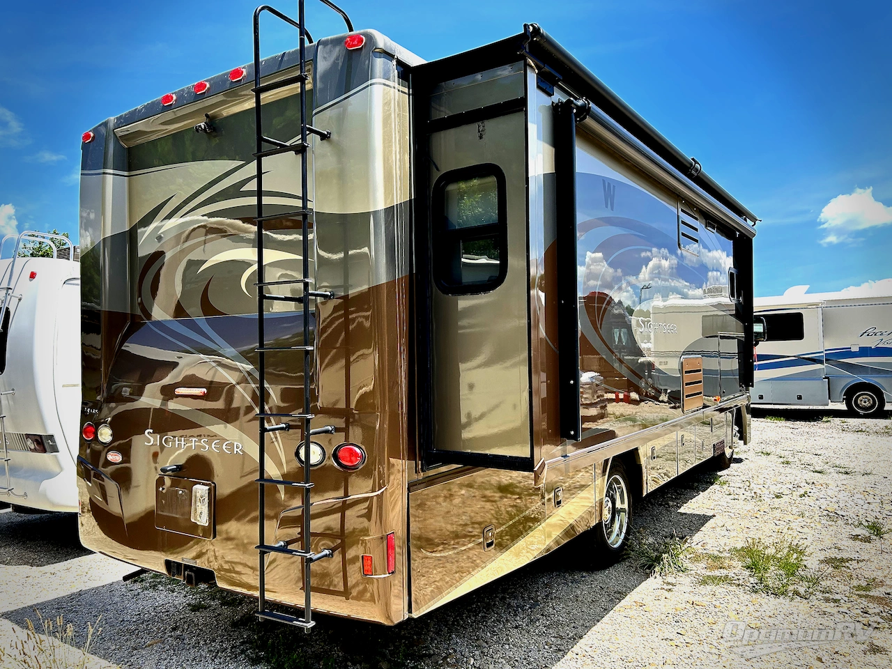 2013 Winnebago Sightseer 30A Photo 3
