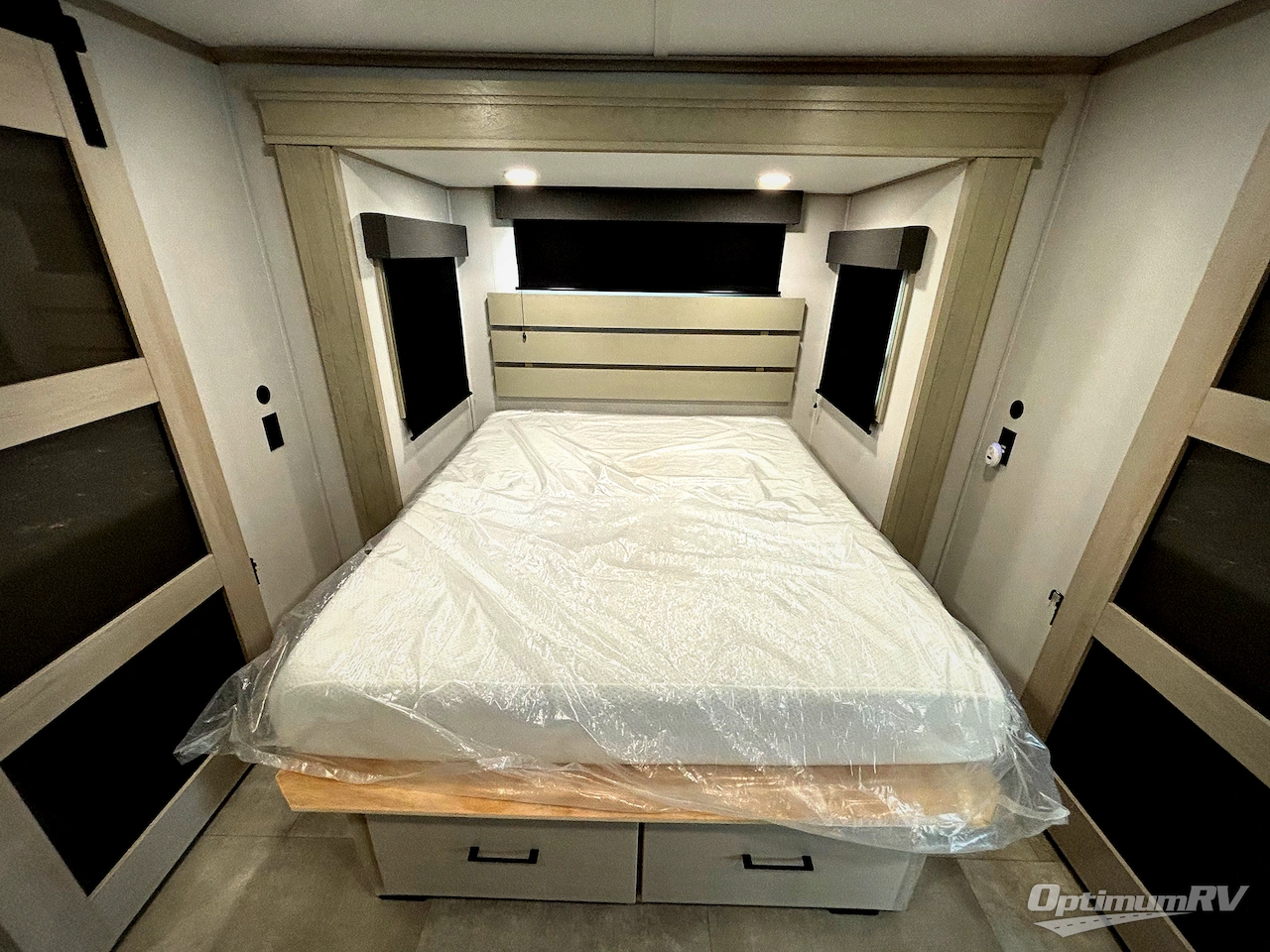 2025 Grand Design Solitude 391DL Photo 21