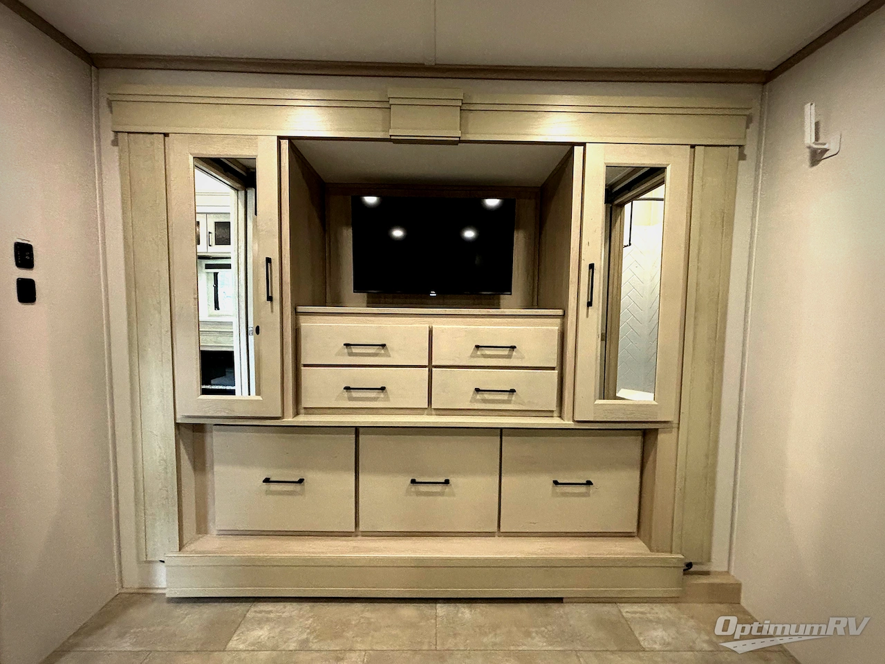 2025 Grand Design Solitude 391DL Photo 22