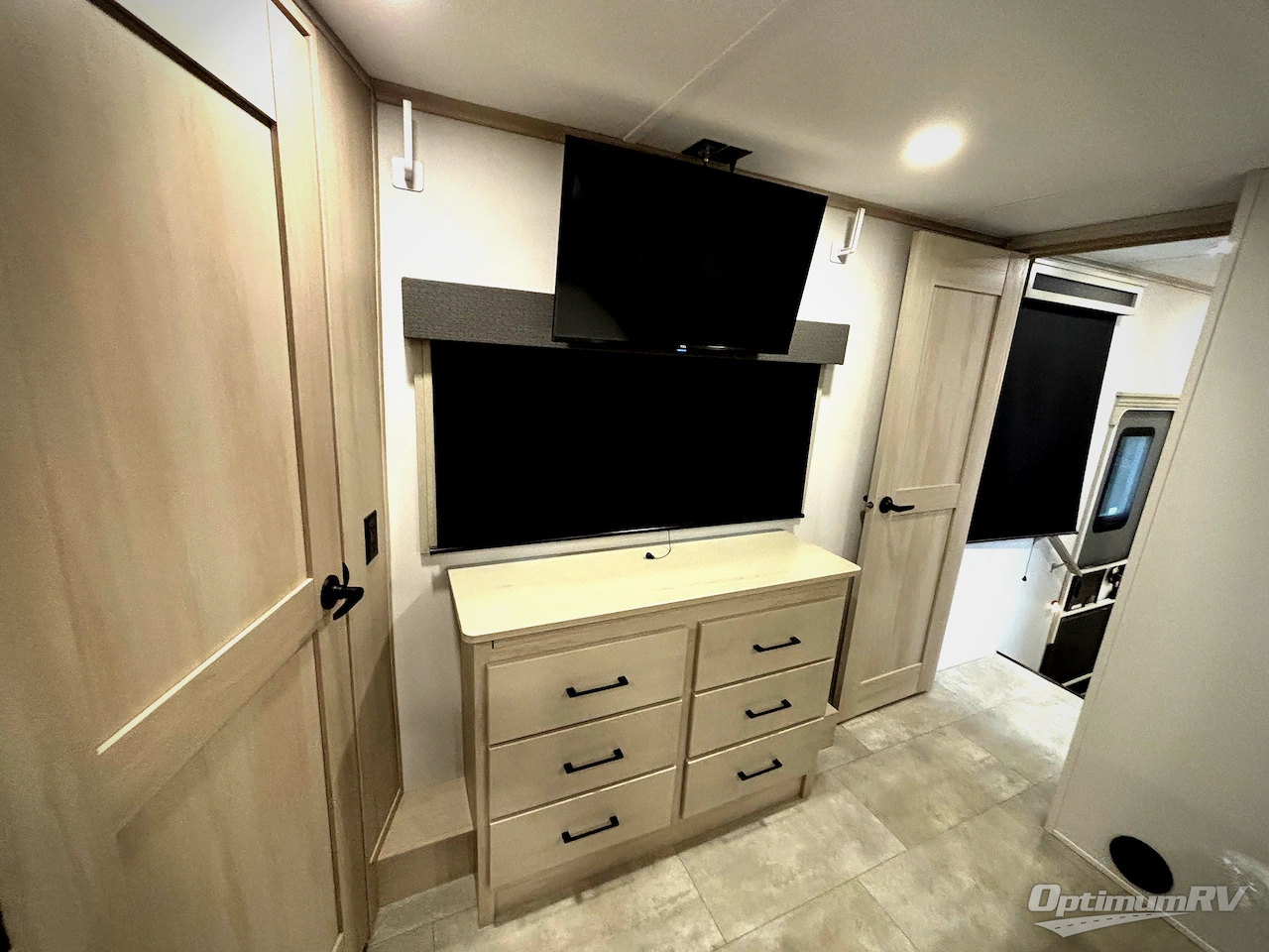 2025 Grand Design Solitude 391DL Photo 11