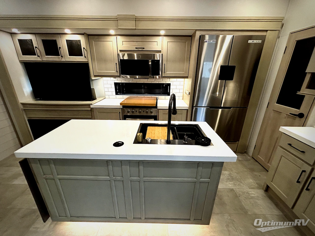 2025 Grand Design Solitude 391DL Photo 5