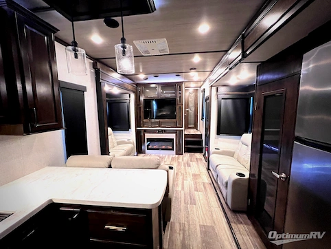 2021 Dutchmen Voltage 4195 RV Photo 4