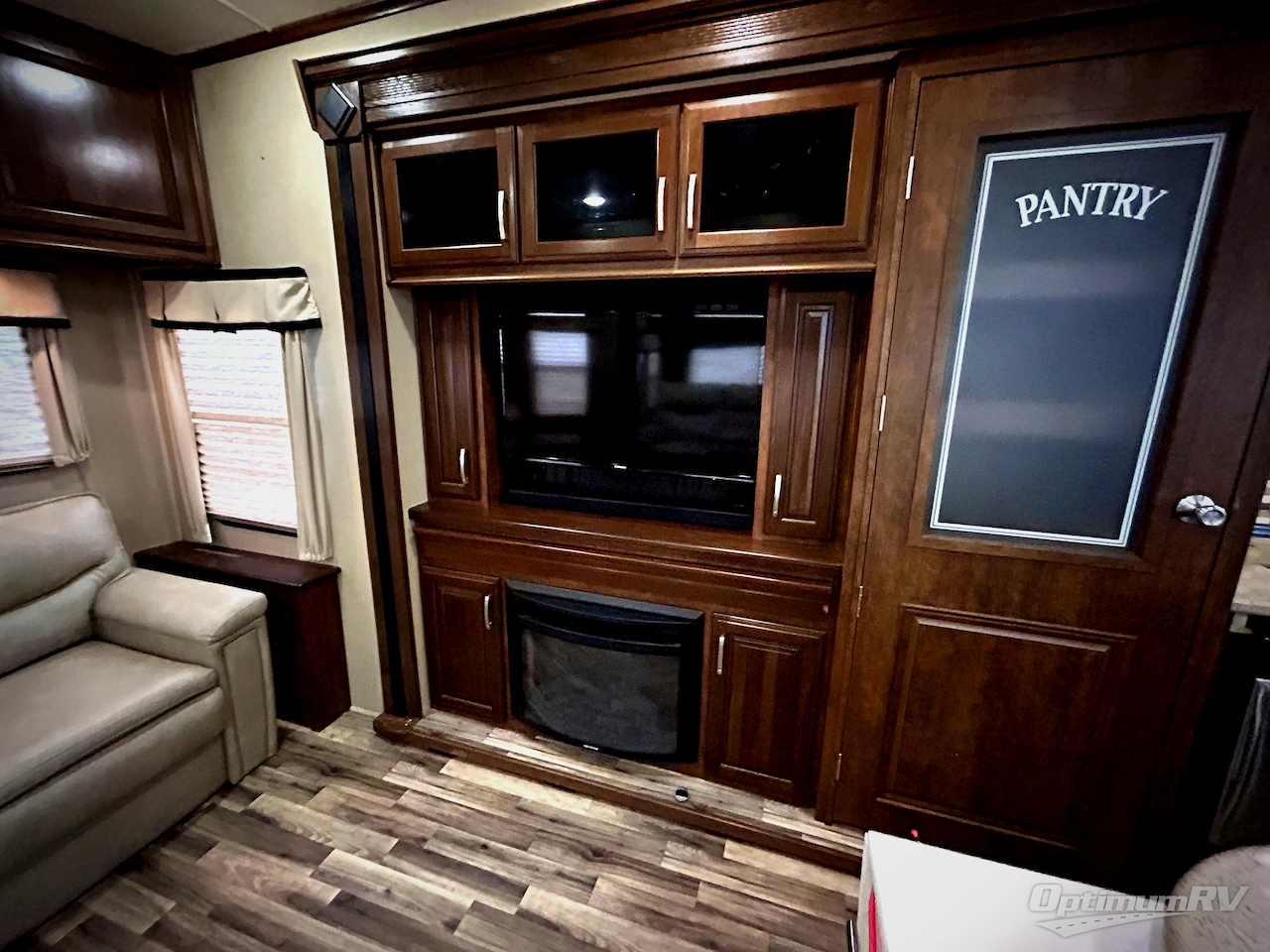 2015 Grand Design Solitude 369RL Photo 17