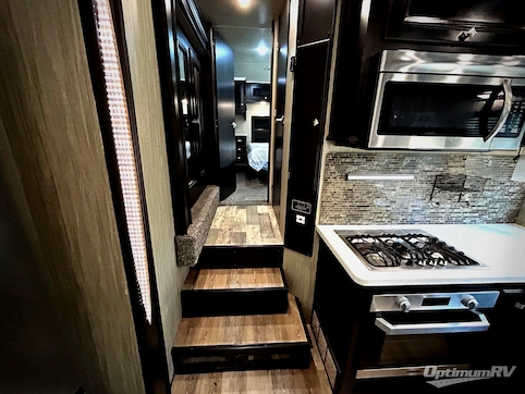 2018 Heartland Road Warrior 427 RV Photo 2