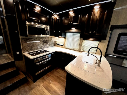 2018 Heartland Road Warrior 427 RV Photo 3