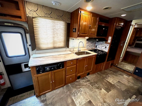 2019 Coachmen Leprechaun 319MB Ford 450 RV Photo 3